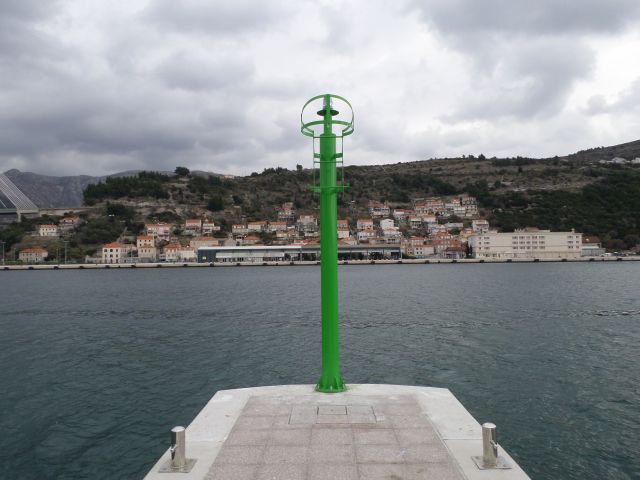 Postavljanje 2 lučka svjetla u Marini Gruž u Dubrovniku